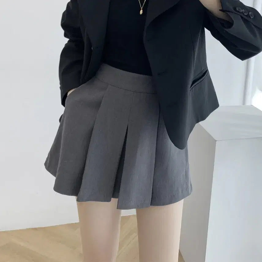[BUNJANG] Pleated Pin-tuck Shorts / 플리츠 핀턱 숏팬츠