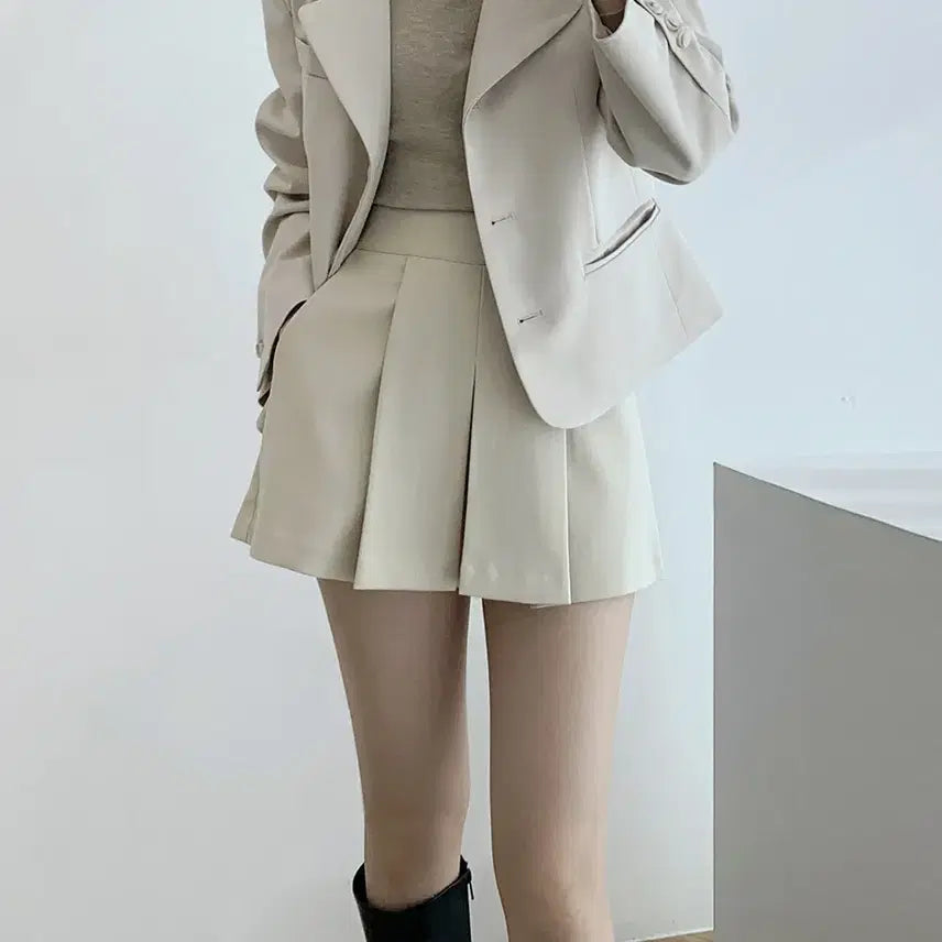 [BUNJANG] Pleated Pin-tuck Shorts / 플리츠 핀턱 숏팬츠