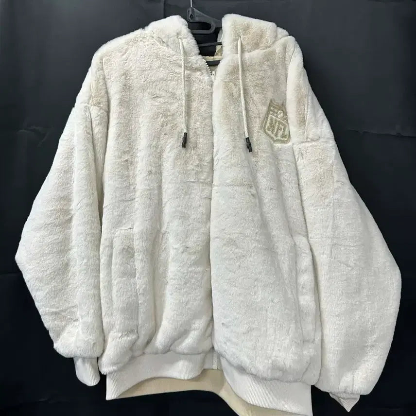 [BUNJANG] NFL White Reversible Vegan Fur Hooded Jacket / NFL 흰색 리버시블 비건 퍼 후드 자켓