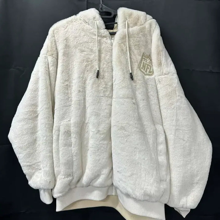 [BUNJANG] NFL White Reversible Vegan Fur Hooded Jacket / NFL 흰색 리버시블 비건 퍼 후드 자켓