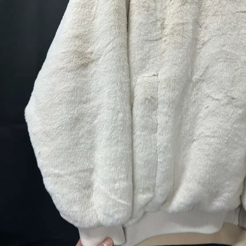 [BUNJANG] NFL White Reversible Vegan Fur Hooded Jacket / NFL 흰색 리버시블 비건 퍼 후드 자켓