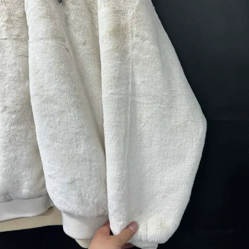 [BUNJANG] NFL White Reversible Vegan Fur Hooded Jacket / NFL 흰색 리버시블 비건 퍼 후드 자켓
