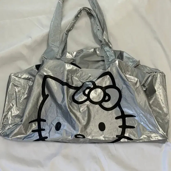 [BUNJANG] Open Yy x Hello Kitty Silver Shopper Bag / Open Yy x 헬로키티 실버 쇼퍼백