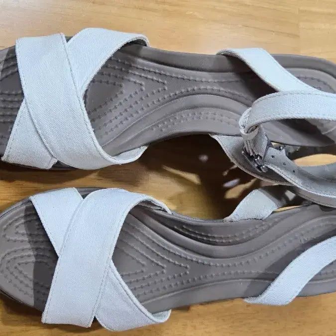 [BUNJANG] Crocs X-Wide Wedge Sandal White W7 / 크록스 화이트  엑스웨지 샌들 240 w7