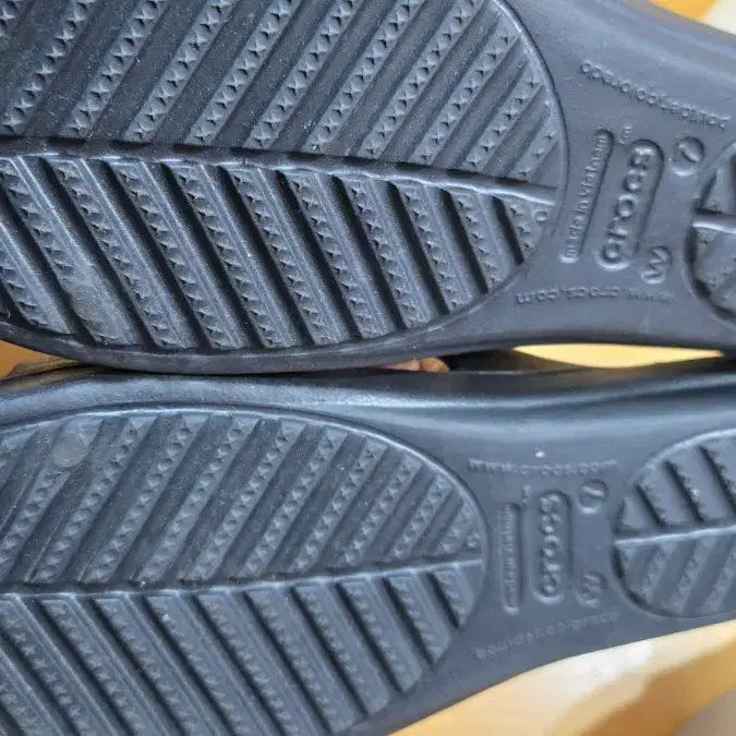 [BUNJANG] Crocs San Lava Bell Sandals Black W7 / 크록스 산라바벨 샌들 블랙 240 w7