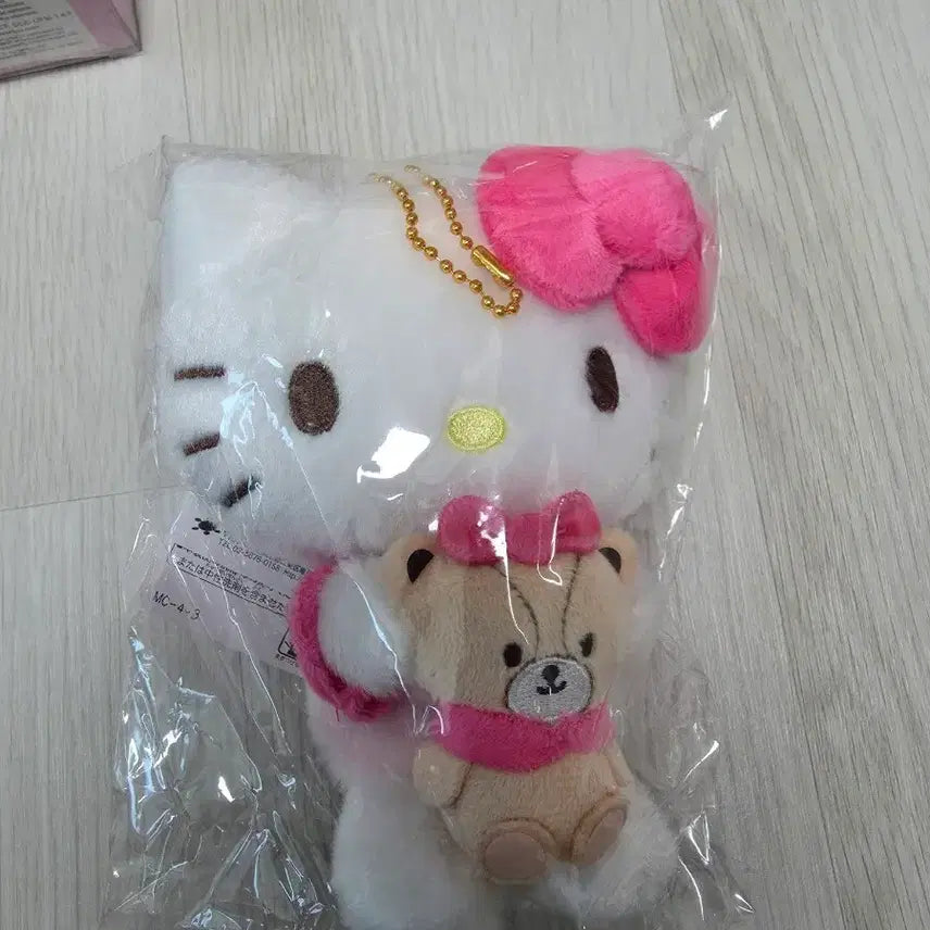 [BUNJANG] Sanrio Hello Kitty Mascot Plush Doll with Teddy Bear / 산리오 헬로키티 마스코트 인형