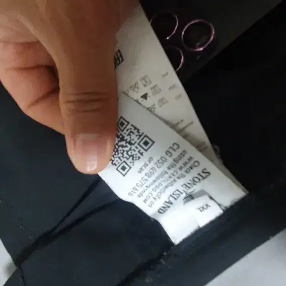 [BUNJANG] Stone Island Black T-Shirt with White Print / 스톤아일랜드 블랙 반팔 티셔츠 프린팅