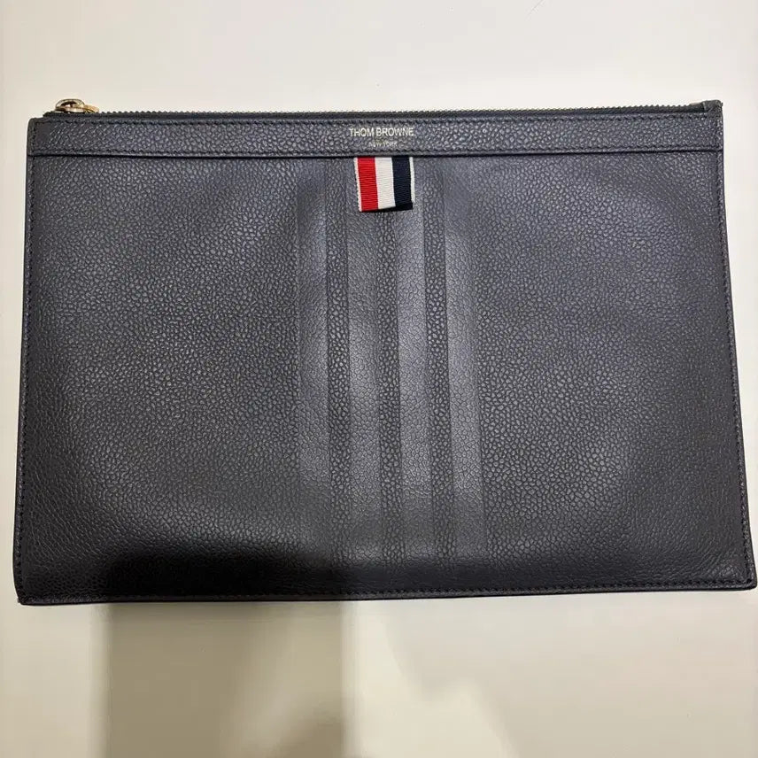 [BUNJANG] Thom Browne Debossed 4-Bar Medium Clutch / 톰브라운 클러치