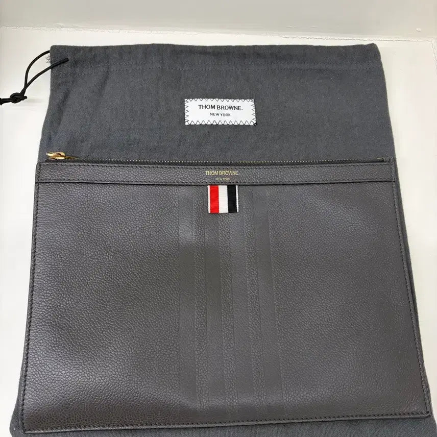 [BUNJANG] Thom Browne Debossed 4-Bar Medium Clutch / 톰브라운 클러치