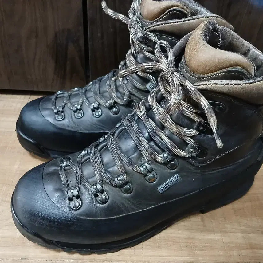 [BUNJANG] Aolomite Gore-Tex Hiking Boots 270mm / AOLOMITE 고어텍스 등산화 270mm
