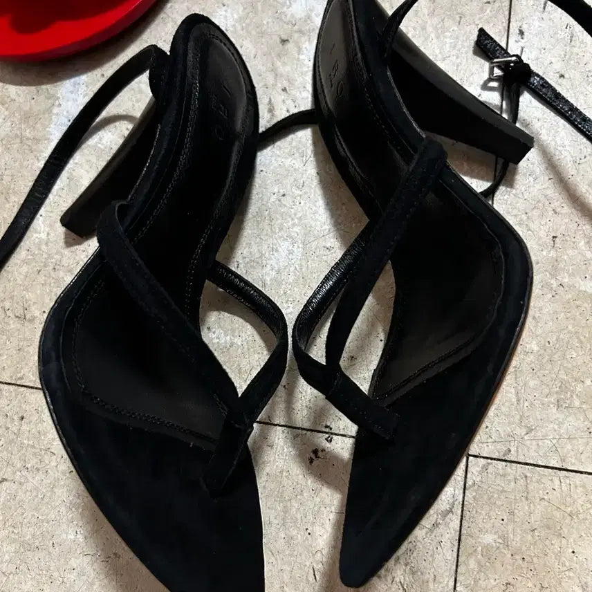 [BUNJANG] IRO Black Suede Strap Sandals / IRO 이로 블랙 스웨이드 스트랩 샌들 36