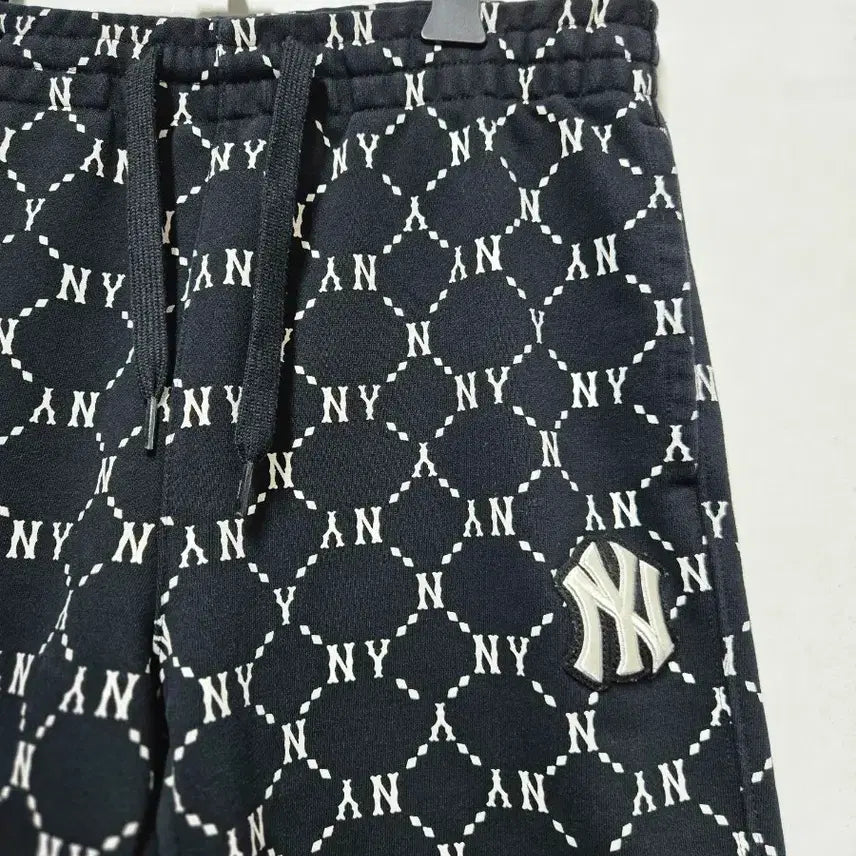 [BUNJANG] MLB NY Black Monogram Pattern Jogger Pants M (78) / MLB NY 블랙 패턴 조거 팬츠 M(78)