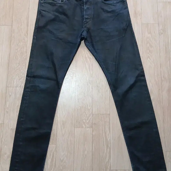 [BUNJANG] Diesel Tepphar Luxury Coated Slim Fit Jeans (Size 32) / 디젤 Tepphar 럭셔리 코팅 블루진 32 슬림핏 약스판