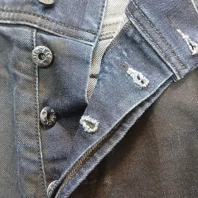[BUNJANG] Diesel Tepphar Luxury Coated Slim Fit Jeans (Size 32) / 디젤 Tepphar 럭셔리 코팅 블루진 32 슬림핏 약스판
