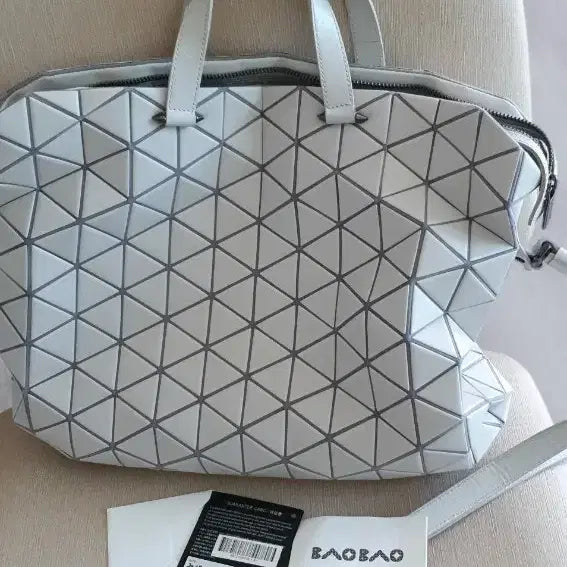 [BUNJANG] Bao Bao Issey Miyake White Tote Bag / 바오바오 이세이미야케 화이트 토트백