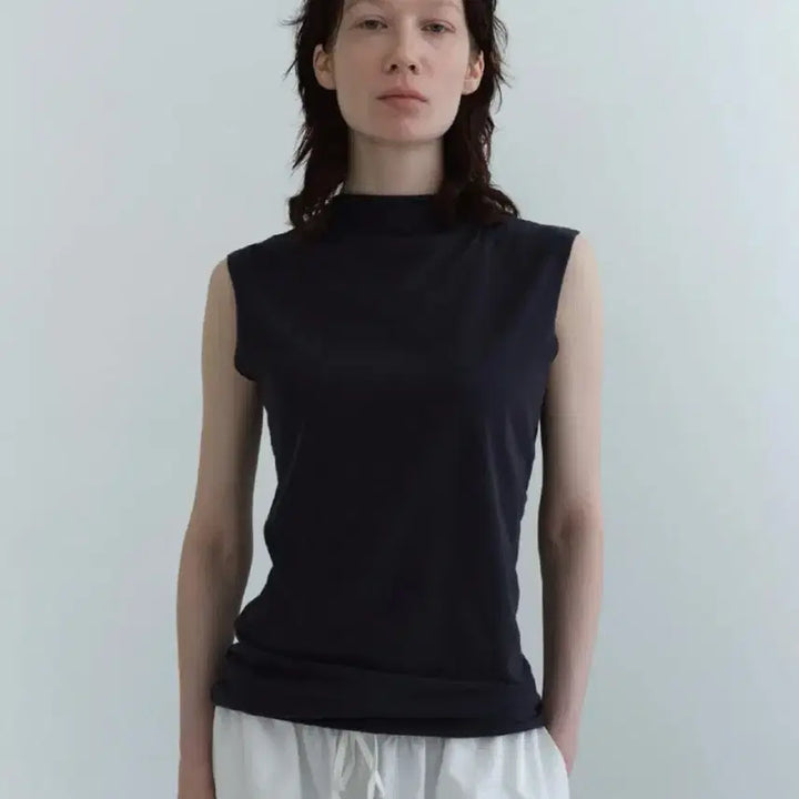 [BUNJANG] Op Heden Mockneck Sleeveless Dusty Beige / 오브헤덴 모크넥 슬리브리스 더스티 베이지