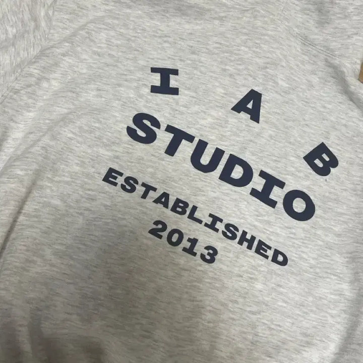 [BUNJANG] IAPP STUDIO Hoodie Light Grey Navy / 아이앱 스튜디오 25 후드 라이트 그레이 네이비