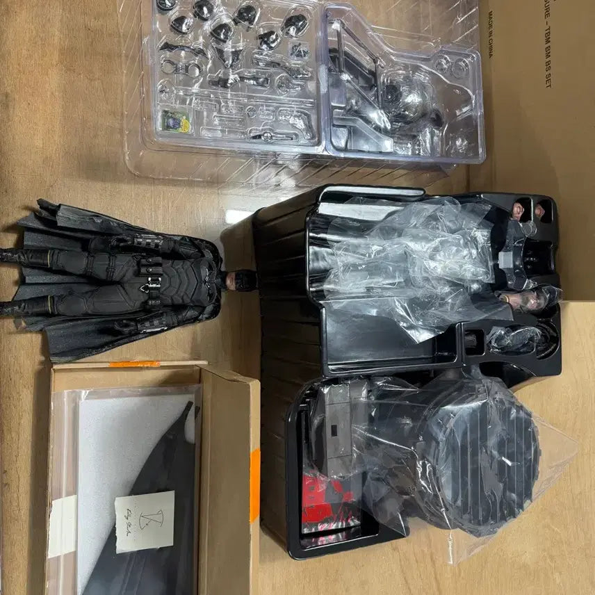 [BUNJANG] Hot Toys MMS641 The Batman Deluxe with Cali Studio Cape / 핫토이 MMS641 더배트맨 디럭스(캘리스튜디오망토포함)팝니다.