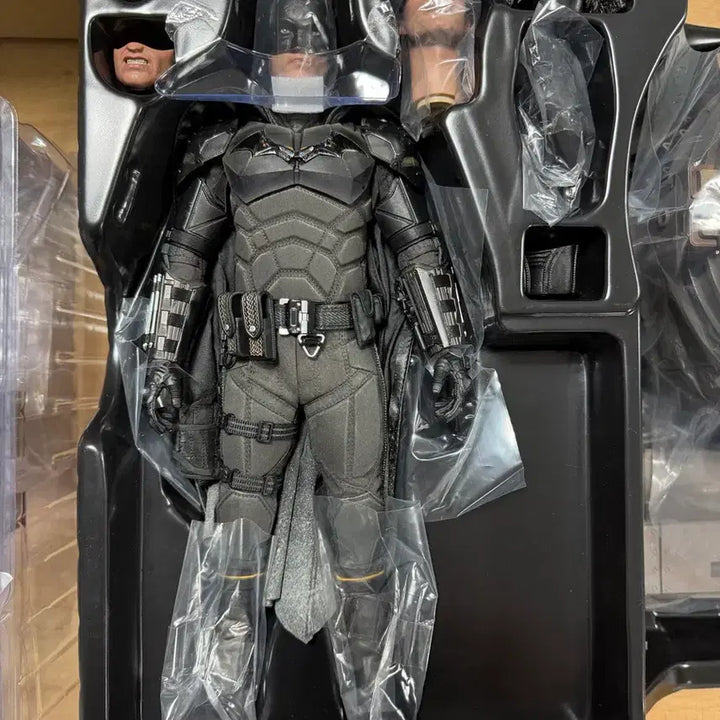 [BUNJANG] Hot Toys MMS641 The Batman Deluxe with Cali Studio Cape / 핫토이 MMS641 더배트맨 디럭스(캘리스튜디오망토포함)팝니다.