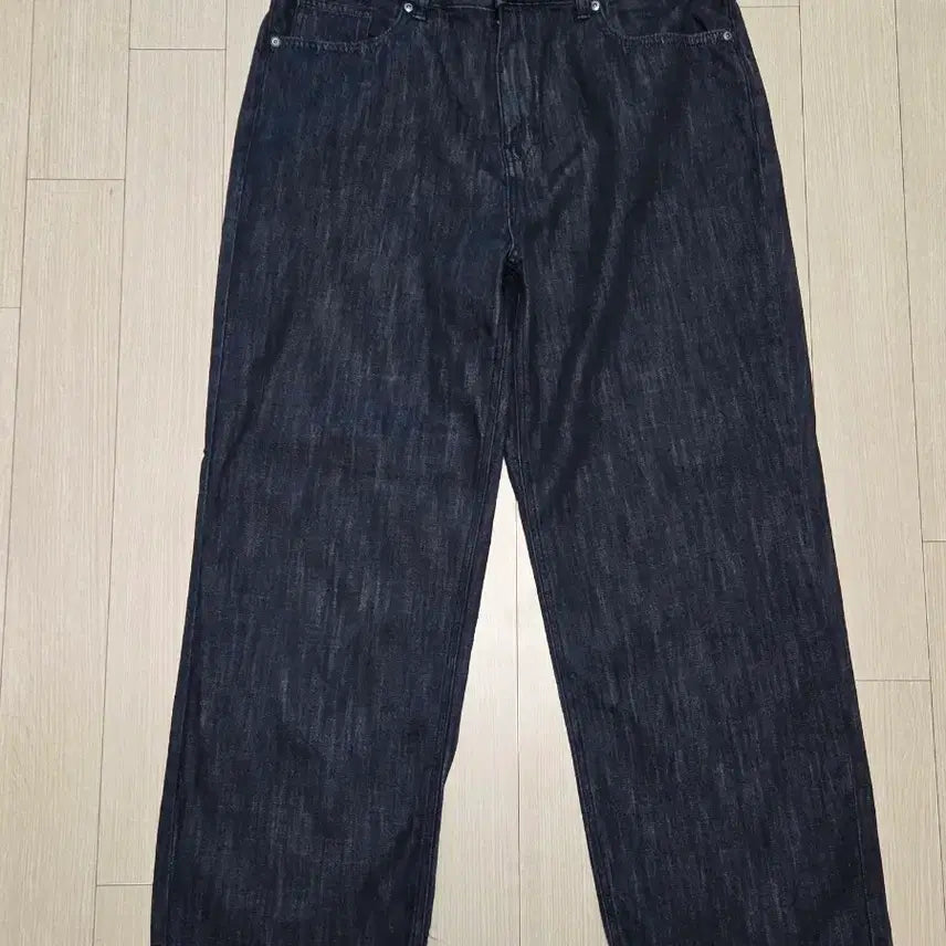 [BUNJANG] Uniqlo Linen-like Wide Denim Pants Set (Low Black, Light Indigo) - 2 Pairs / 무탠다드 린넨 라이크 와이드 데님 팬츠 2장(로우 블랙, 라이트 인디고)