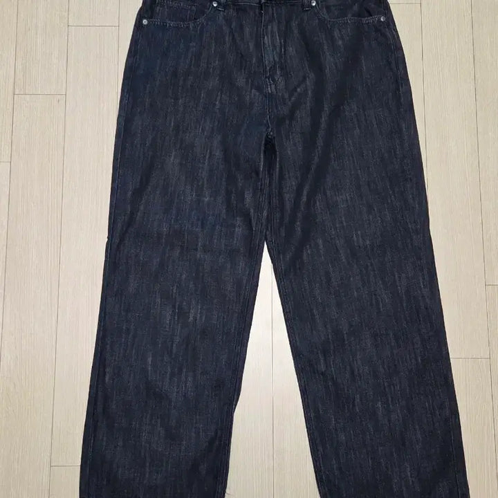 [BUNJANG] Uniqlo Linen-like Wide Denim Pants Set (Low Black, Light Indigo) - 2 Pairs / 무탠다드 린넨 라이크 와이드 데님 팬츠 2장(로우 블랙, 라이트 인디고)