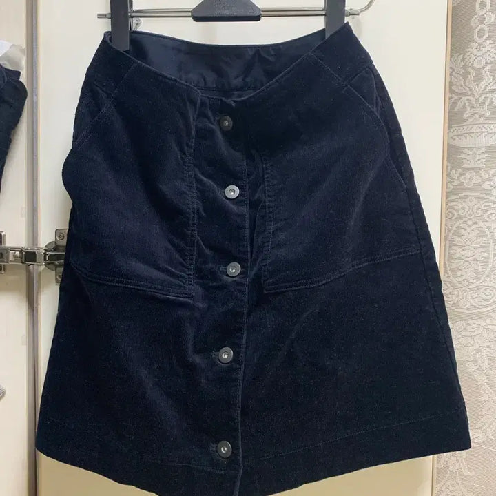 [BUNJANG] Uniqlo Navy Corduroy Mini Skirt / 유니클로 네이비 코듀로이 미니스커트