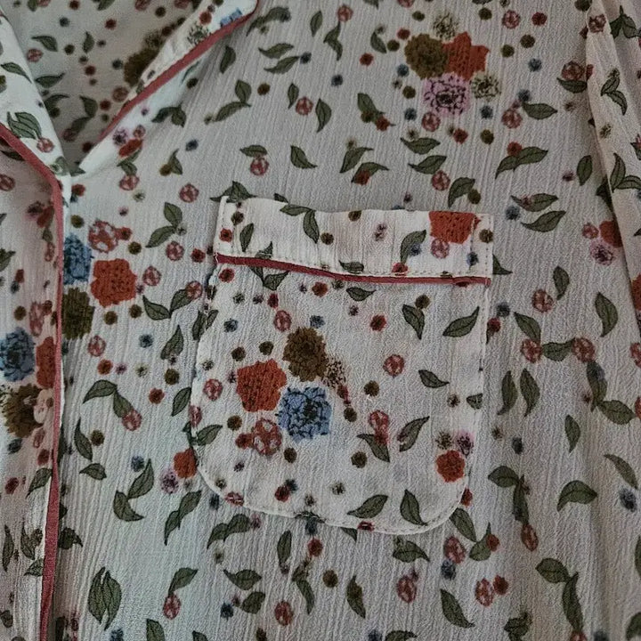 [BUNJANG] Thursday Island Flower Pattern Blouse - Size S / 써스데이아일랜드 플라워 패턴 블라우스 S