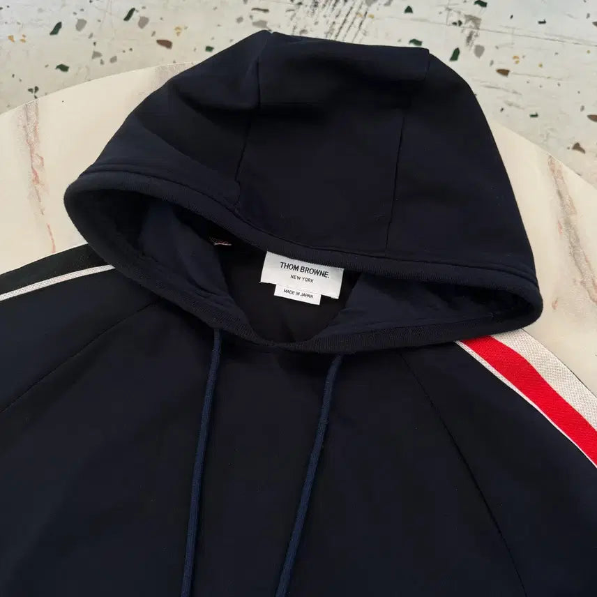 [BUNJANG] Thom Browne RWB Tricolor Stripe Hoodie Navy 1 Size / [정품/1사이즈] 톰브라운 RWB 삼선 스트라이프 후드티 네이비