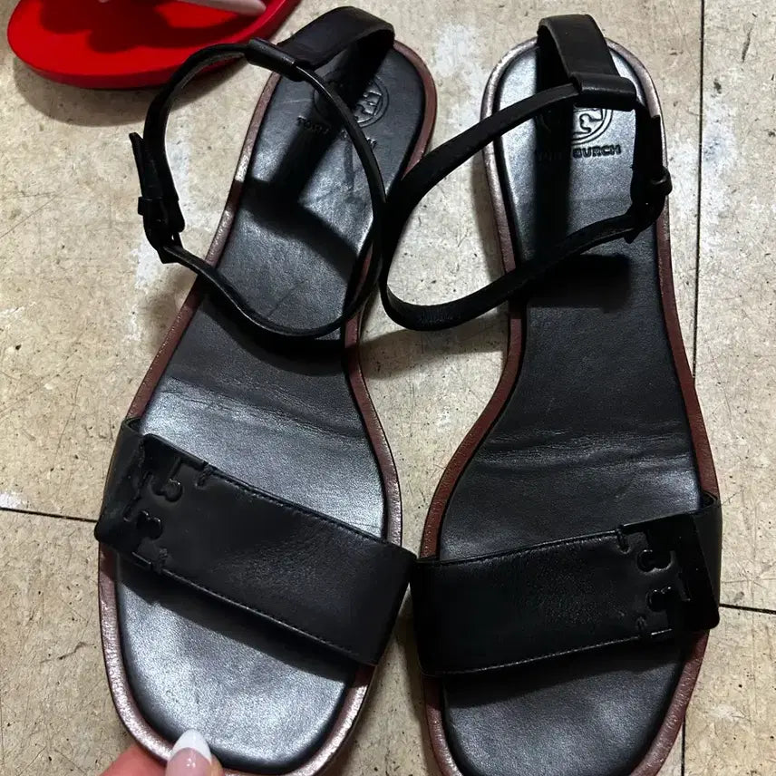 [BUNJANG] Tory Burch Black Strap Sandals Size 7.5 (245cm) / 토리버치 블랙 스트랩 샌들 7 1/2 245cm
