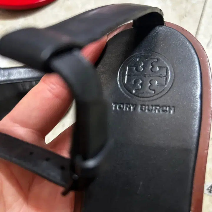 [BUNJANG] Tory Burch Black Strap Sandals Size 7.5 (245cm) / 토리버치 블랙 스트랩 샌들 7 1/2 245cm