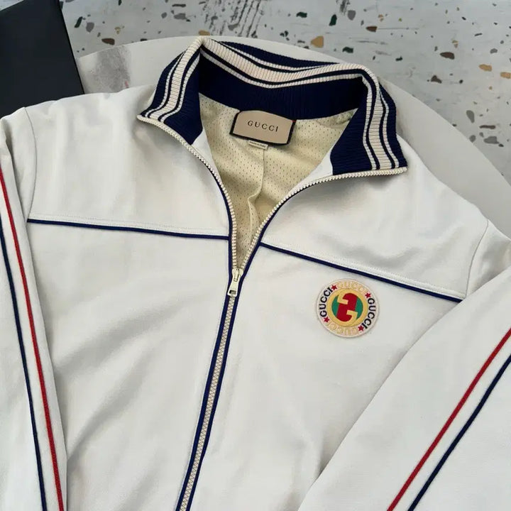 [BUNJANG] Gucci 23SS Stripe Trimmed Zip-Up Track Jacket - White, Size L / [정품/백화점판] 23ss 구찌 스트라이프 트리밍 집업 트랙 자켓
