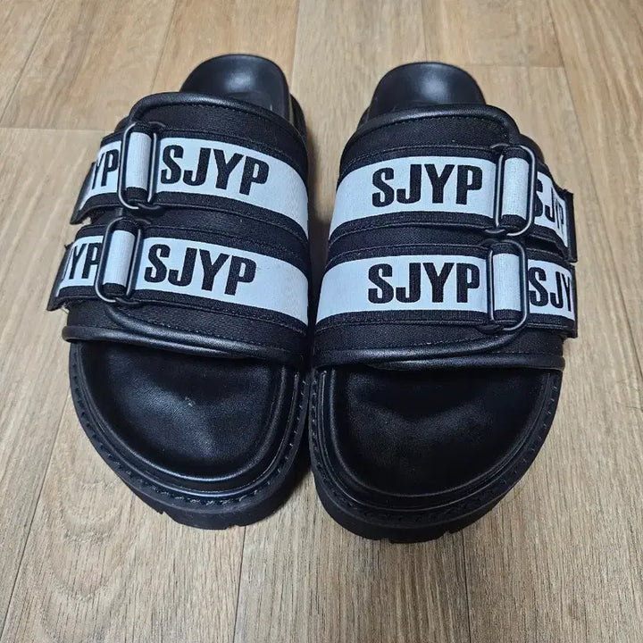 [BUNJANG] SJYP Black Logo Slides / SJYP 블랙 슬리퍼