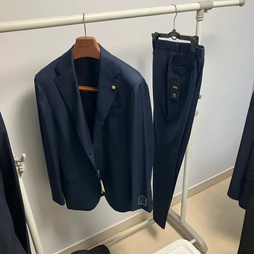 [BUNJANG] SIEG Kiton Carlo Barbera Fabric Suit Navy / 지이크) Kiton 키톤 까를로바베라 원단 수트