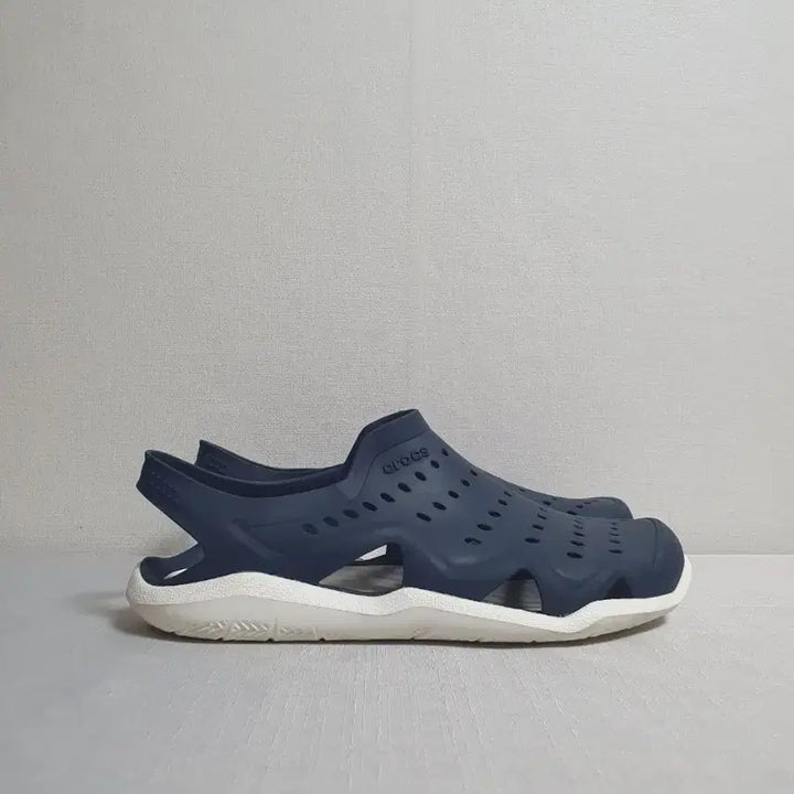 [BUNJANG] Crocs Swiftwater Wave Sandals Navy / 크록스 스위프트워터 웨이브 샌들 네이비 260mm