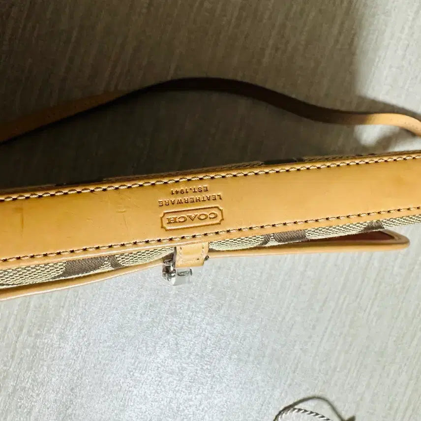 [BUNJANG] Coach Signature Shoulder Bag / 코치가방