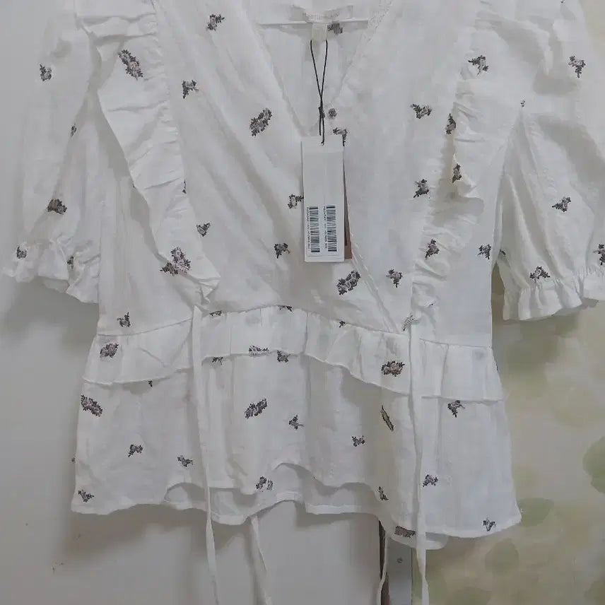 [BUNJANG] Plastic Island Embroidered Blouse XS New / 플라스틱 아일랜드 자수블라우스 XS 새상품
