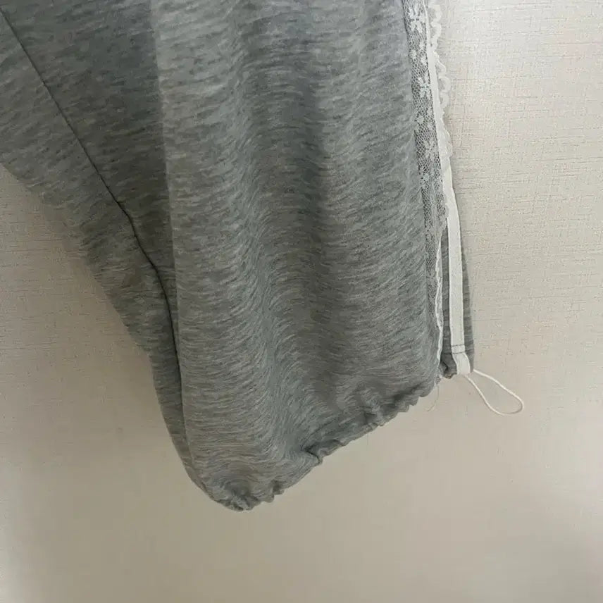 [BUNJANG] Lace Accent Grey Training Pants / 레이스 포인트 그레이 트레이닝 바지