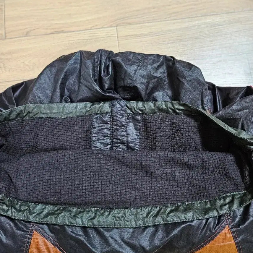 [BUNJANG] THE REDFACE Hooded Windbreaker Jacket / THE REDFACE 후드 바람막이 자켓  100