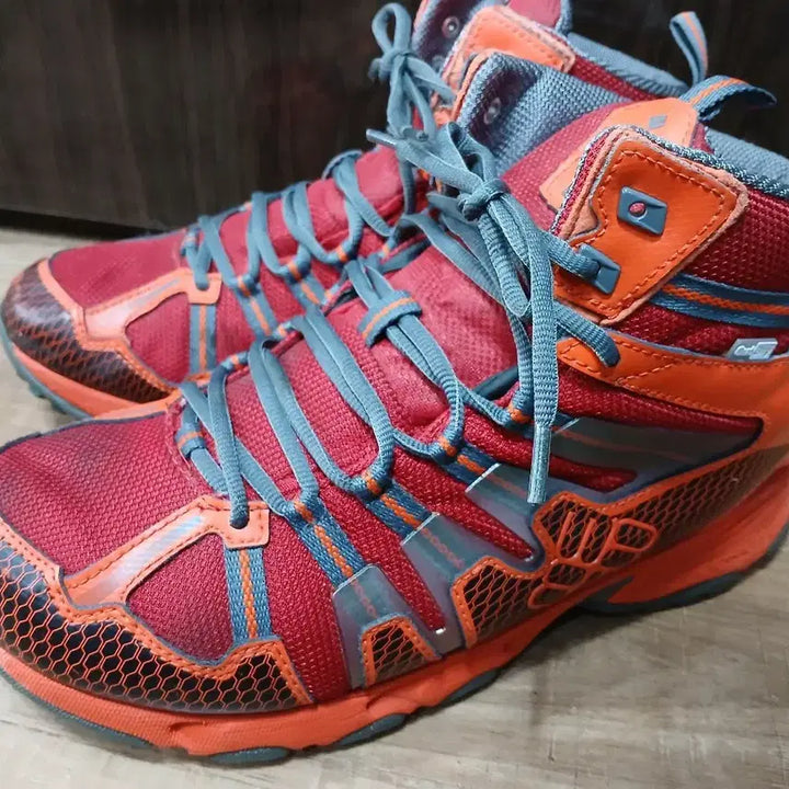 [BUNJANG] Columbia Mid-Cut Lightweight Hiking Boots (Red/Orange, 290mm) / 컬럼비아미드컷 레드/오렌지 경량등산화