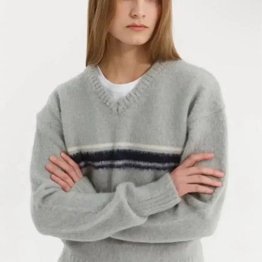 [BUNJANG] Label Archive Olli Stripe V-Neck Knit Sweater / 2) 라벨아카이브 olli스트라이프 브이넥 니트 스웨터/팔로마울기마구아스