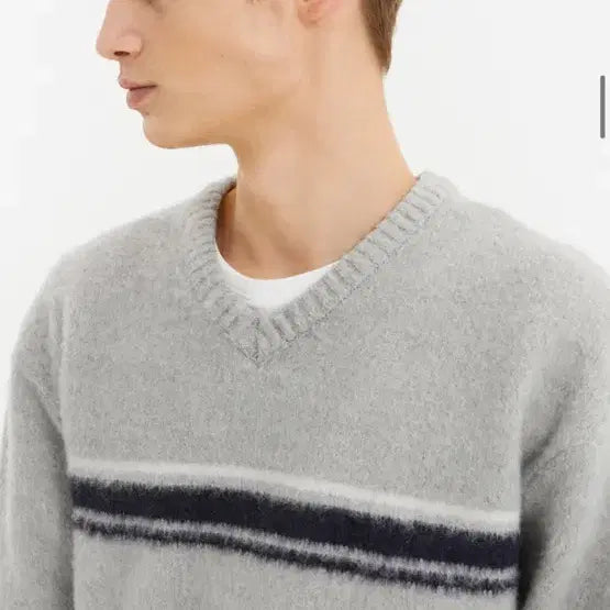 [BUNJANG] Label Archive Olli Stripe V-Neck Knit Sweater / 2) 라벨아카이브 olli스트라이프 브이넥 니트 스웨터/팔로마울기마구아스