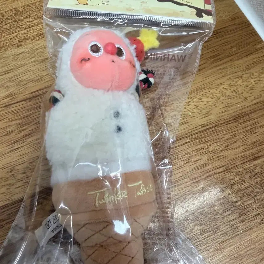 [BUNJANG] POP MART Twinkle Gelato Snowman Ice Cream Doll Keychain / [팝마트] 트윙클 젤라또 눈사람 아이스크림 인형 키링