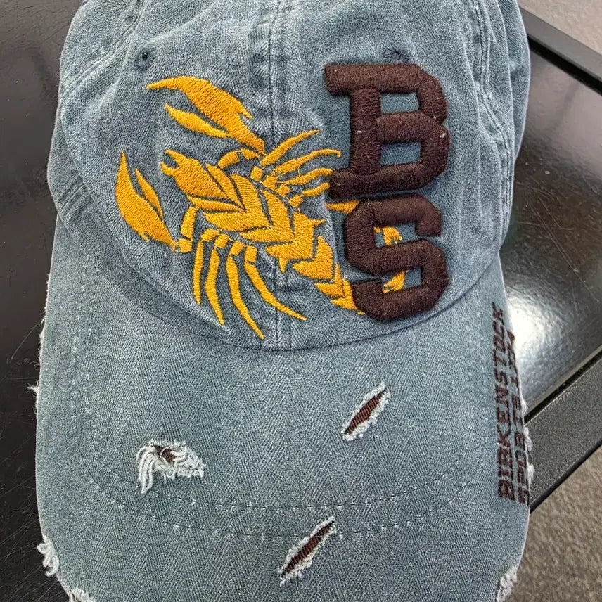 [BUNJANG] Birkenstock Scorpion Embroidery Distressed Denim Baseball Cap / 버켄스탁 전갈자수 데미지 데님 볼캡 모자