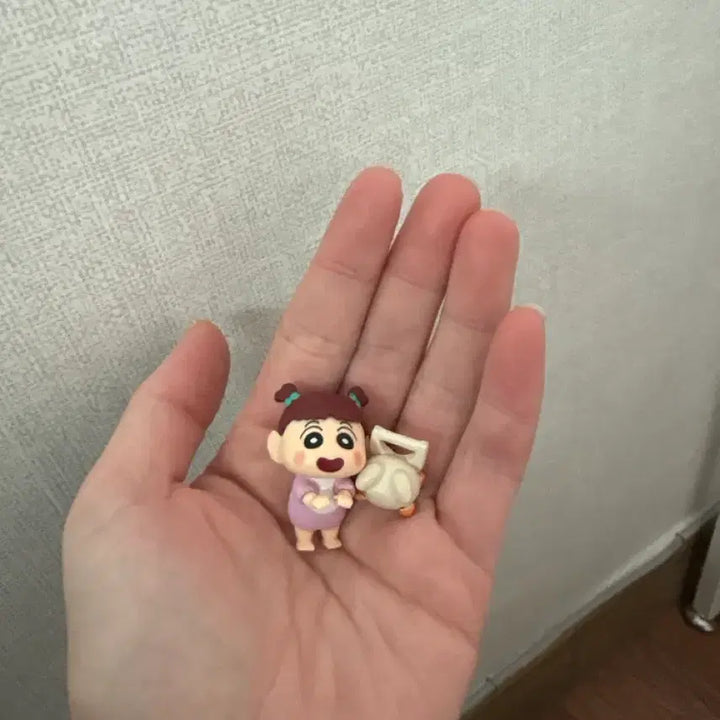 [BUNJANG] Crayon Shin-chan "U-Ri" Figure with Stroller Accessory / 짱구는 못말려 유리 피규어