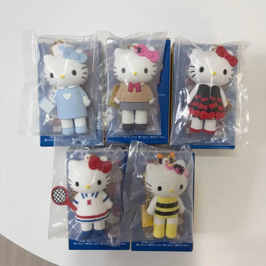 [BUNJANG] Hello Kitty 50th Anniversary Secret Mascot Keychain Tokyo Exhibition School Uniform Type B / 헬로키티 50주년 시크릿 마스코트 키링 도쿄전시회교복키티 B타입