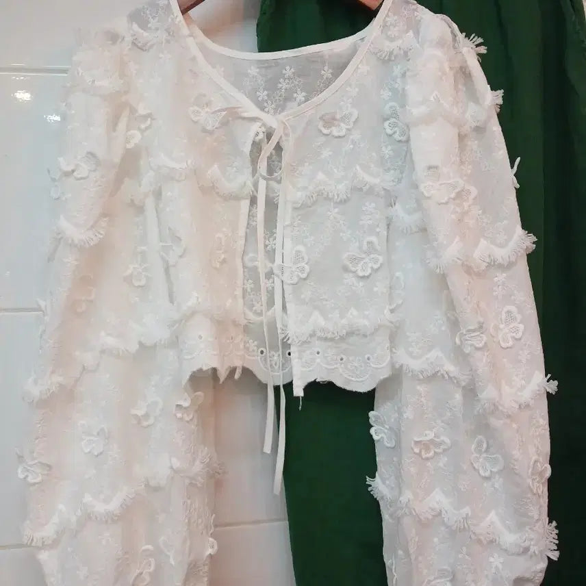 [BUNJANG] White Lace Puff Blouse / 화이트 레이스 퍼프 블라우스