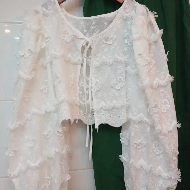 [BUNJANG] White Lace Puff Blouse / 화이트 레이스 퍼프 블라우스