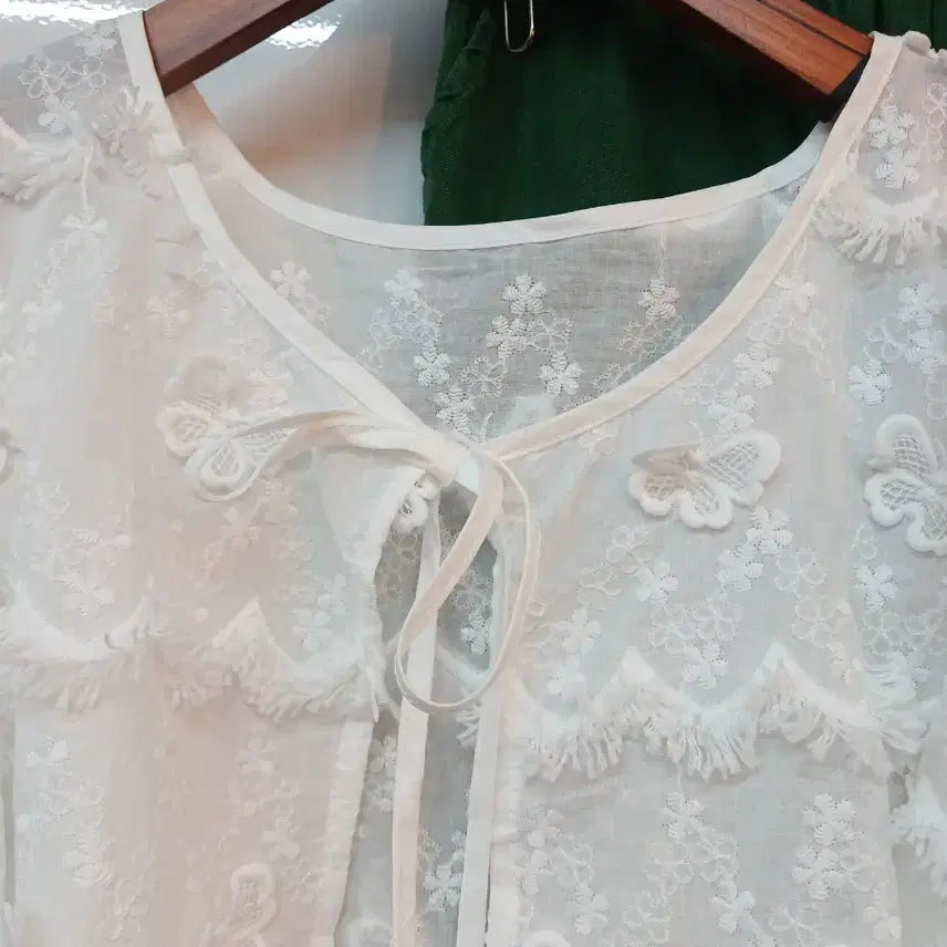 [BUNJANG] White Lace Puff Blouse / 화이트 레이스 퍼프 블라우스