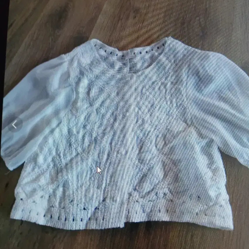 [BUNJANG] White Short-Sleeve Blouse with Punching Lace Detail / 화이트 반팔 블라우스 펀칭 레이스 장식