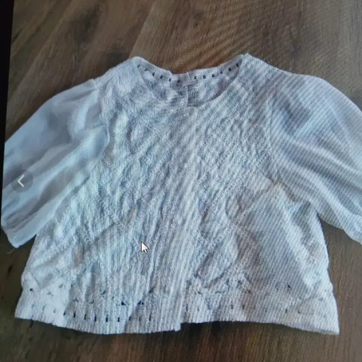 [BUNJANG] White Short-Sleeve Blouse with Punching Lace Detail / 화이트 반팔 블라우스 펀칭 레이스 장식